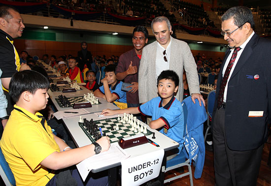 Madrid mueve Kasparov32-malaysia