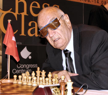http://en.chessbase.com/portals/4/files/news/2005/mainz/korchnoi01.jpg