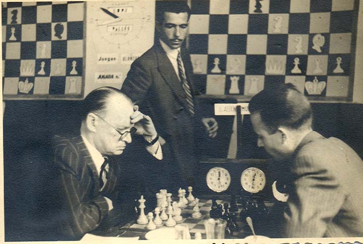 Alekhine's Brilliancy in Chess, Queen Sac