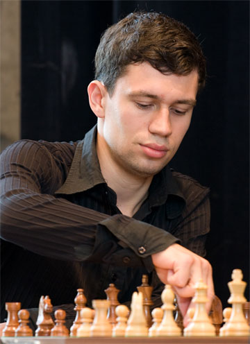 Slipped to third place: GM <b>Evgeny Alekseev</b> of Russia - alekseev04