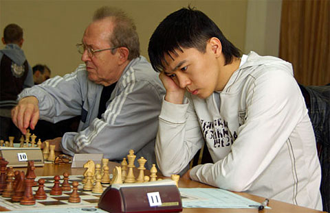http://en.chessbase.com/portals/4/files/news/2010/events/jumabaev01.jpg