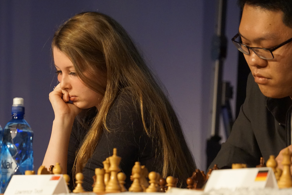 Quirine Naber (Netherlands) and Lawrence Teoh (Singapore) during the simul | Photo: Nadja Wittmann