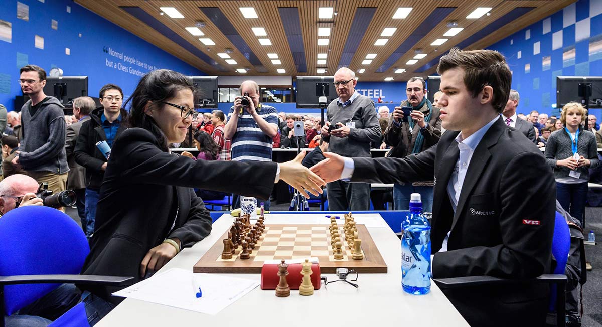 Hou Yifan and Magnus Carlsen