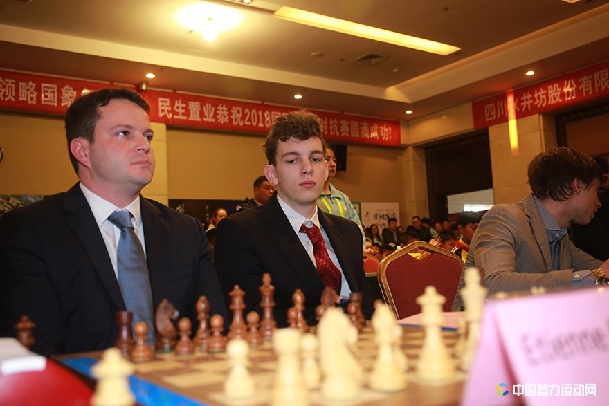 Etienne Bacrot and Jan Krzysztof Duda before the start of their game