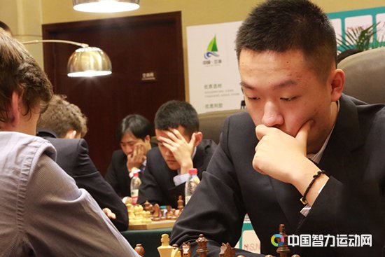 Wei Yi during his first round game against Daniil Dubov