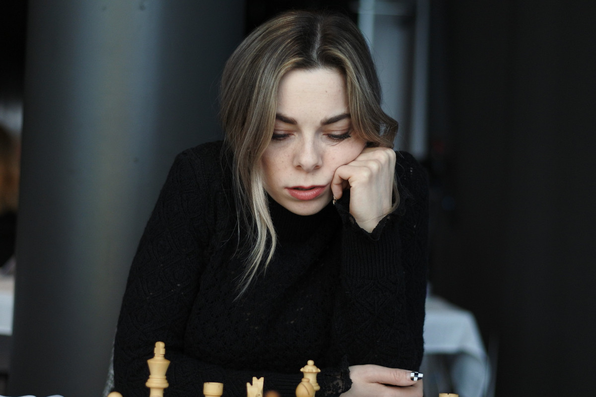 Sac the pawn win the game Magnus Carlsen vs Dina Belenkaya chess