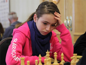 Anna Cramling Bellon plays for Sweden, alongside her mother, grandmaster  Pig Cramling; her dad, Juan Manuel Bellon is also a grandmaster. The Botez  sisters, Alexandra and Andrea, are funny, attractive young women who have  close to a million