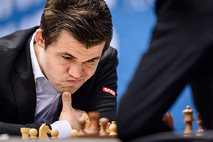 Carlsen moves closer to the leader after 10 rounds of the Tata