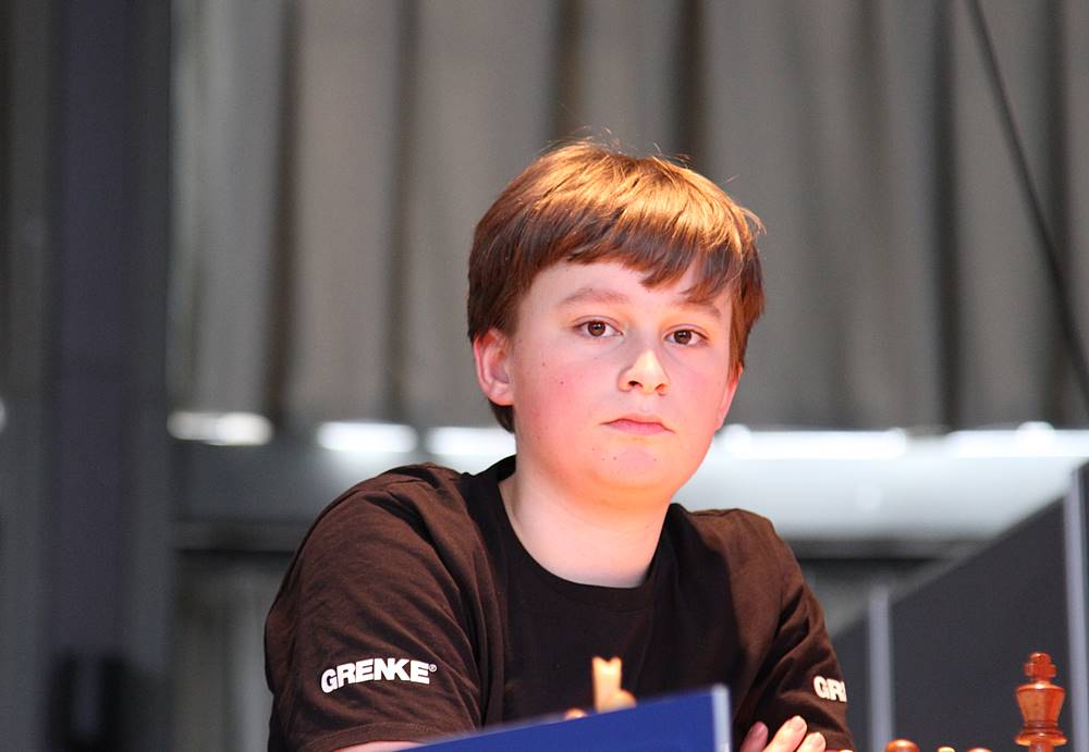 13 year old Magnus Carlsen close to beating Kasparov