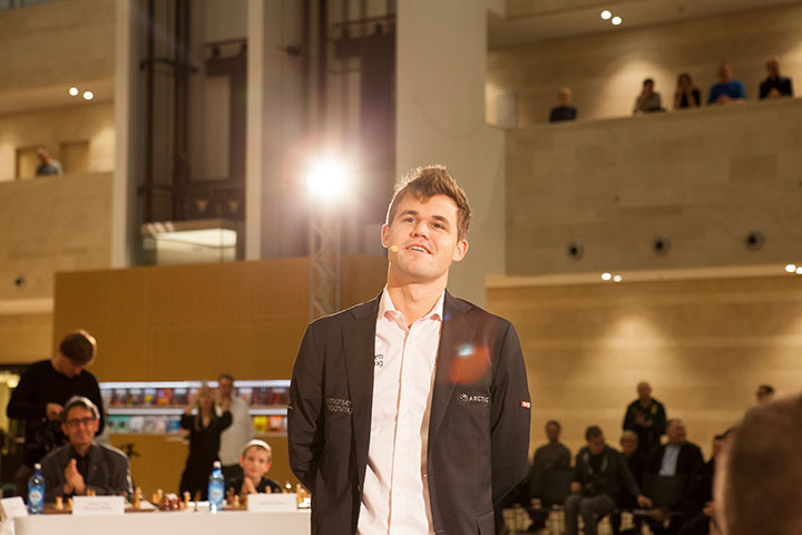 Magnus Carlsen Play Live Challenge simul