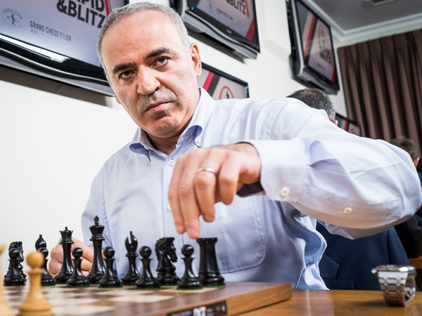 Classic Kasparov Returns, Thumps Short in Attacking Blitz