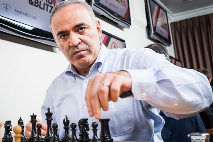 Porque Estava Kasparov a Pensar Profundamente? 