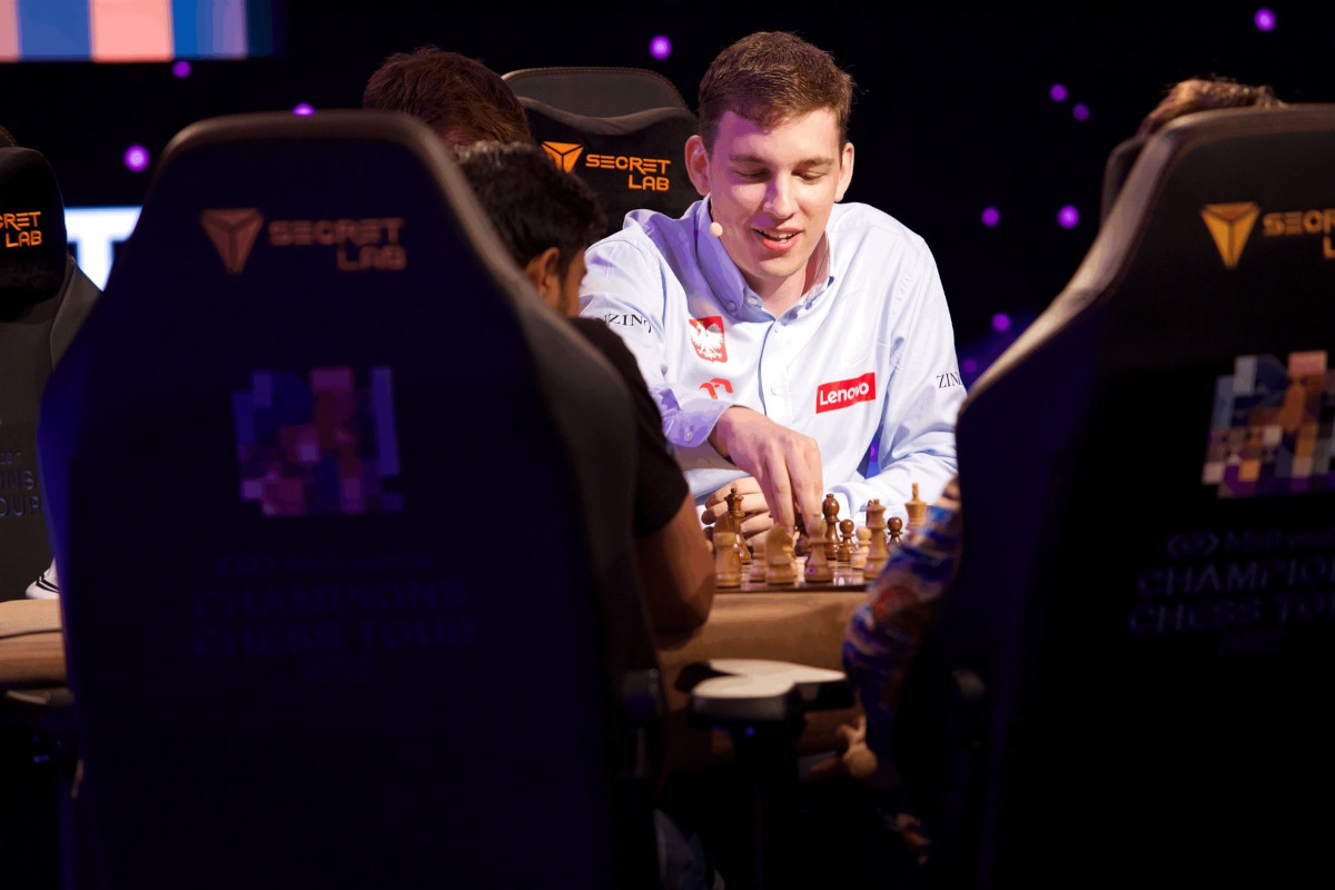 Jan-Krzysztof Duda vs Magnus Carlsen (2022)
