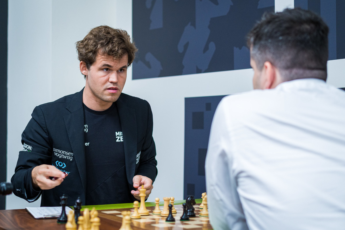Carlsen Takes A Tuesday Warming Up For World Cup 