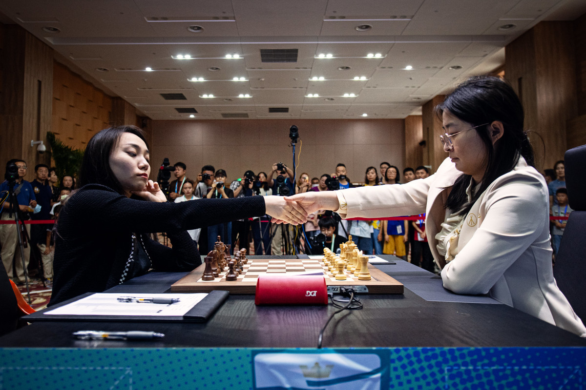 World Chess Championship Is All Tied After 11 Games With Nothing but Draws