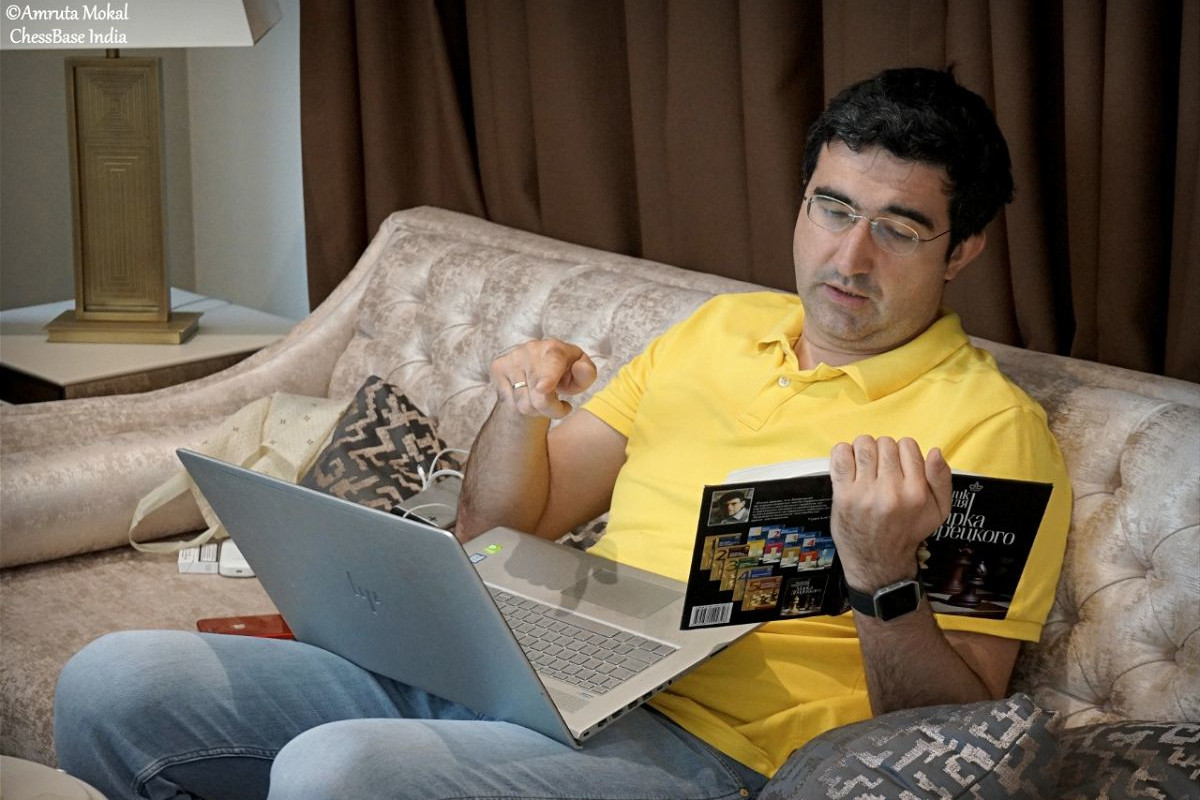 HANS NIEMANN MEETS AND TRAINS WITH WORLD CHAMPION VLADIMIR KRAMNIK Who  Accused Him Of Cheating 