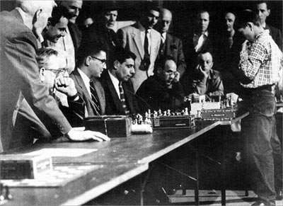 Game Of The Last Century - 13 Years Old Robert James „Bobby“ Fischer -  Donald Byrne 