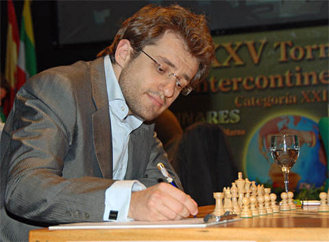 Levon Aronian at 2008 Linares. Photo by Nadja Woisin