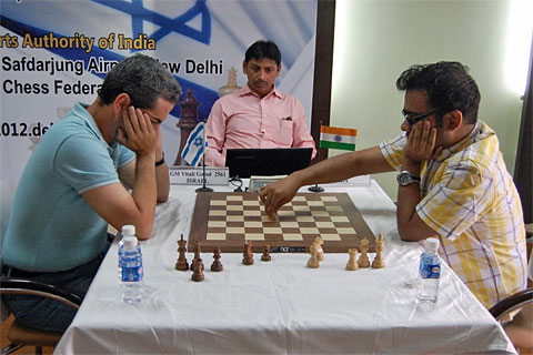 blindfold games: each player executed his lase move with   piece