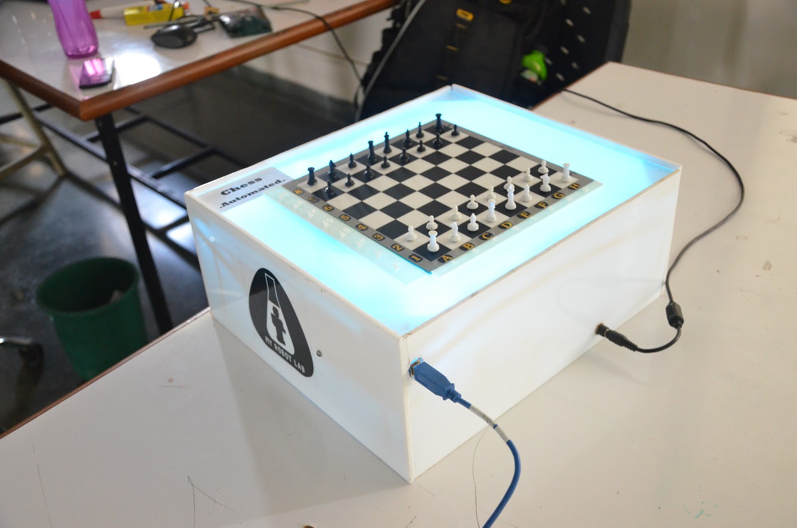 Arduino moves chess pieces using AI