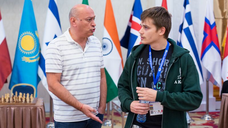Zurab Azmaiparashvili and Anton Kovalyov, photo by Chess.com / Maria Emelianova