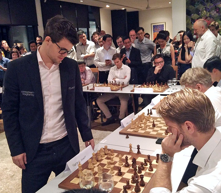 Carlsen playing simul
