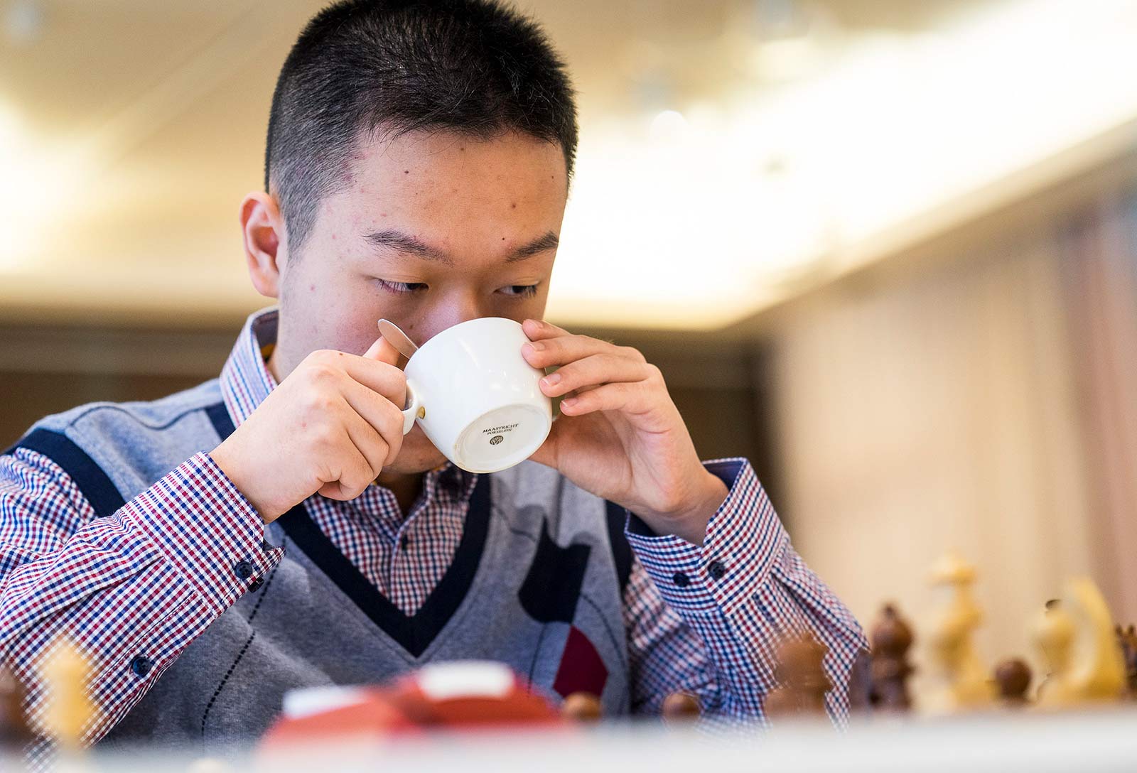 Wei Yi drinking tea