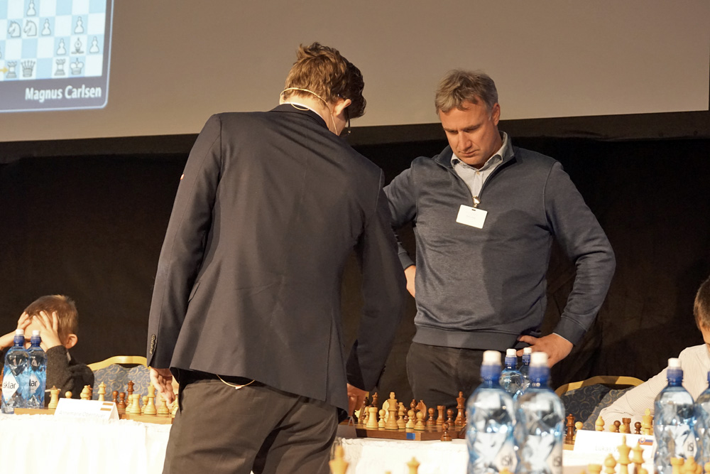 Magnus Carlsen and Marco Bode | Photo: Nadja Wittmann