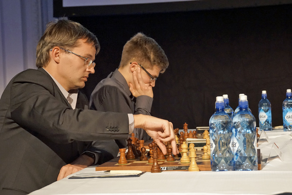 Rolf Bjarne Kvinke and Denny Lawrenz held up for quite some time against Magnus | Photo: Nadja Wittmann