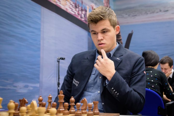 Magnus Carlsen Pursues Leader in Wijk aan Zee