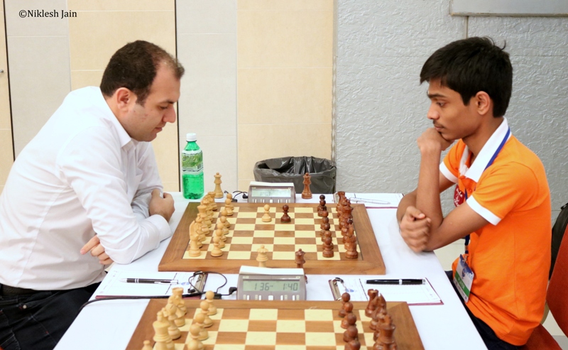 Board 6 encounter between Rauf Mamedyarov and Aravindh Chithambaram in round 9 of the Aeroflot Open 2018