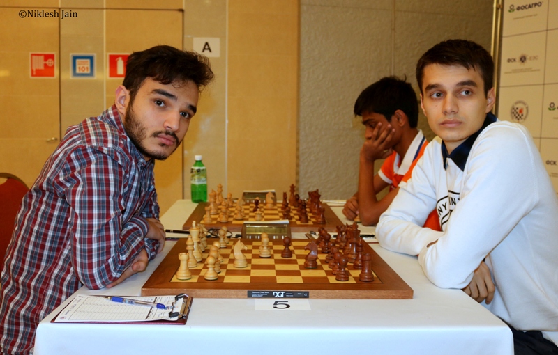 Amin Tabatabaei and Dmitry Gordievsky in their final round game