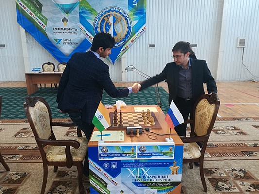Vidit Gujrathi and Dmitry Jakovenko shaking hands before their fourth round game at the Karpov Poikovsky International