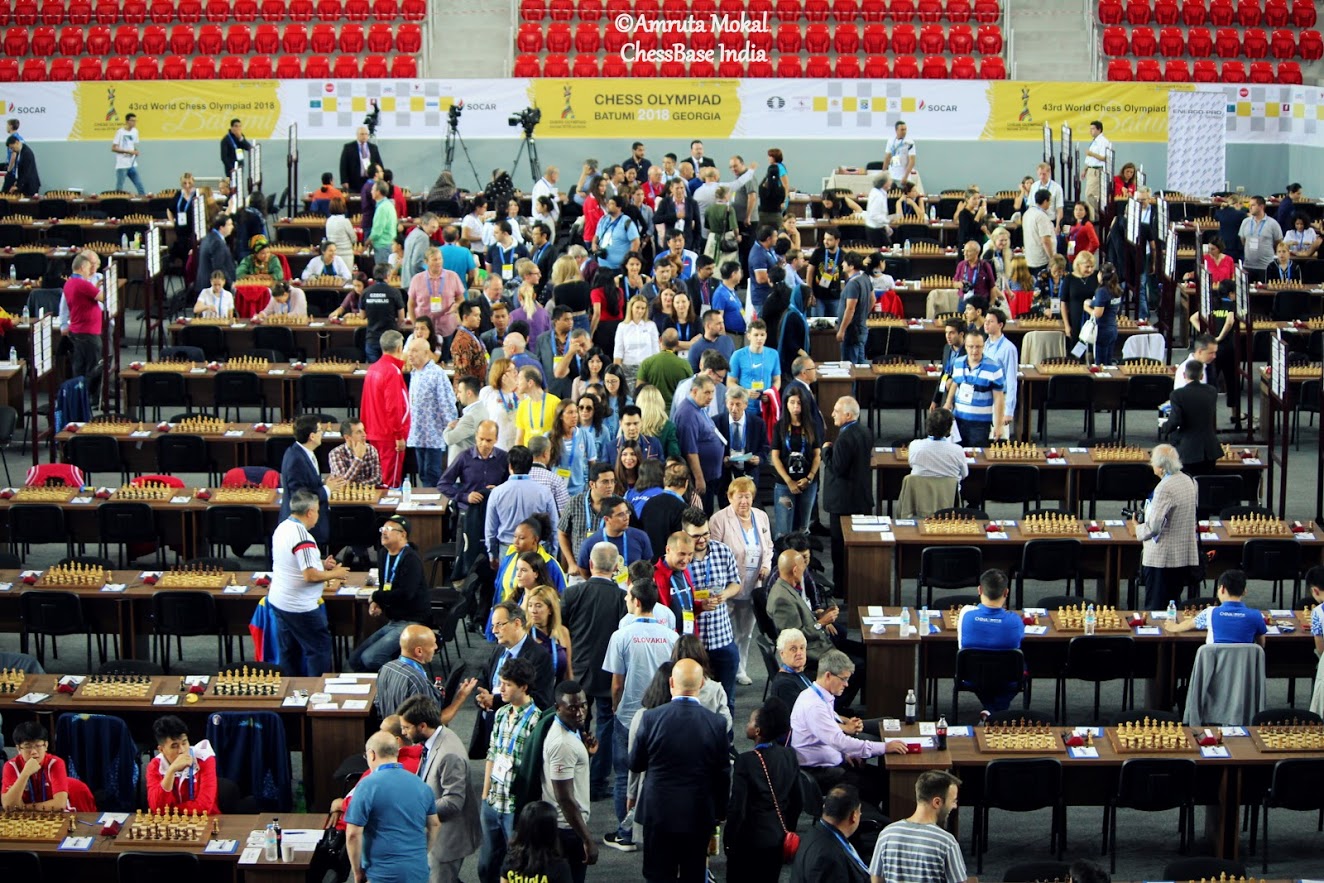 Putin meets Russia's national chess team before 43rd Chess Olympiad in  Georgia