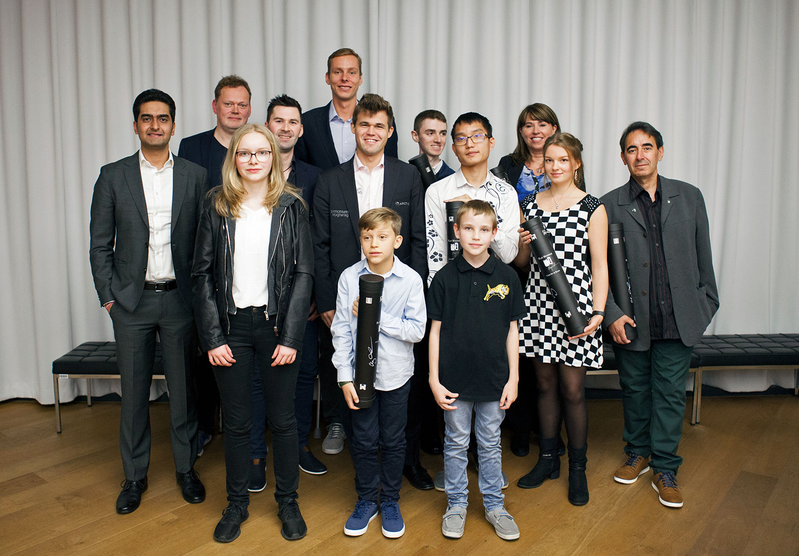 Magnus with the simul participants
