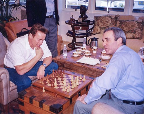 FollowChess - Arnold Schwarzenegger is enjoying some chess during