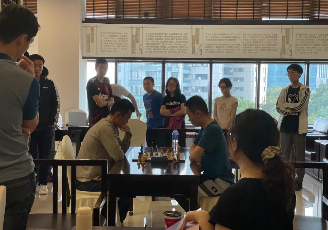 Ding Liren jogando xadrez ao estilo Alpha ZERO! - Candidatos 2022 