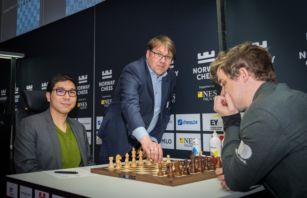 Anand defeats Carlsen taking back the sole lead in Norway Chess 2022 –  Chessdom