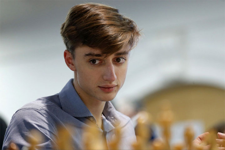 RUSSIA, MOSCOW - FEBRUARY 15, 2023: Russian chess grandmaster Daniil Dubov  (C) is seen during a