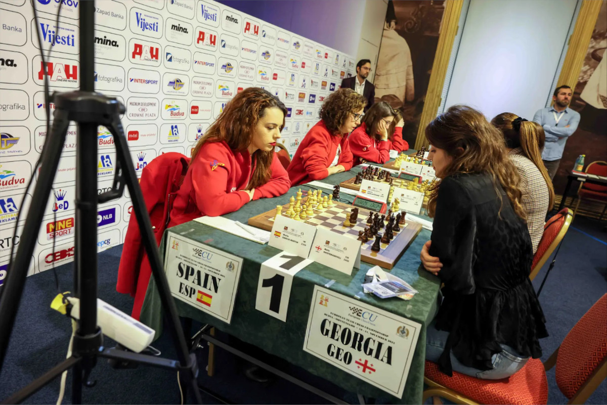 European Chess Union on X: The 5th round of #ETCC2021 brought many intense  games. One of the Open event clashes features the battle on the 4th board  of the Scotland-Ireland match, between