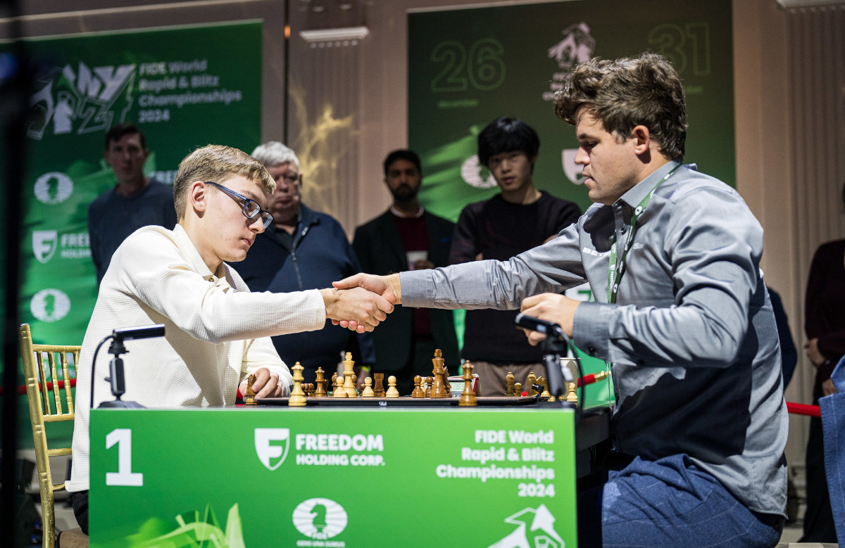 Denis Lazavik, Magnus Carlsen