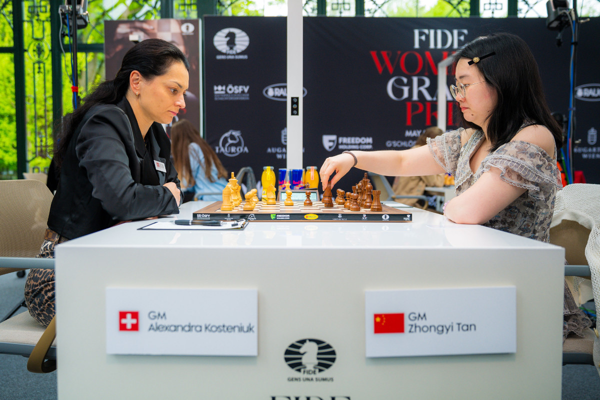 Alexandra Kosteniuk, Tan Zhongyi