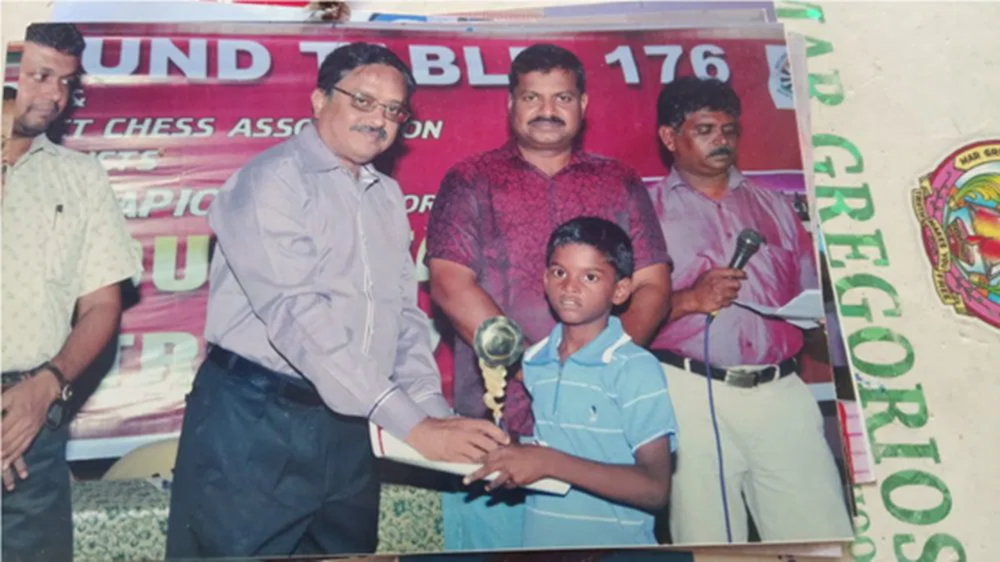 Neerodi, Chess Replaces Gambling