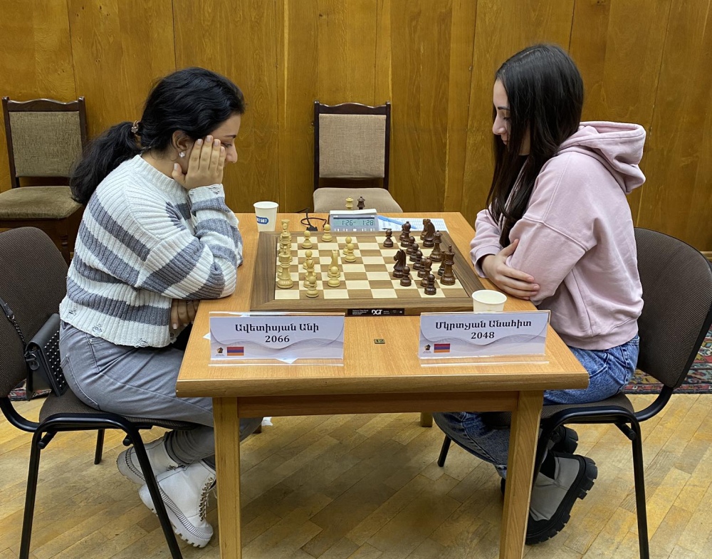 Ani Avetisyan, Anahit Mkrtchyan