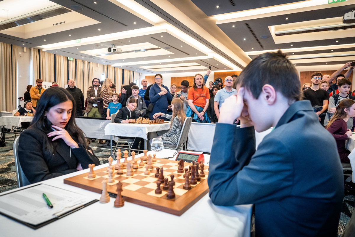 Divya Deshmukh, Vaclav Finek