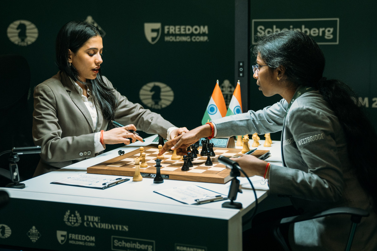 Divya Deshmukh, Vaishali Rameshbabu