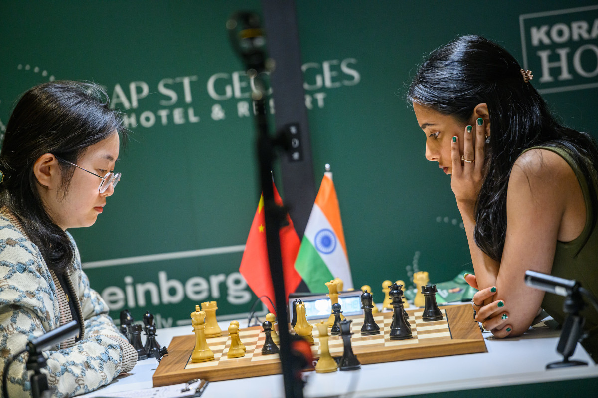 Tan Zhongyi, Divya Deshmukh