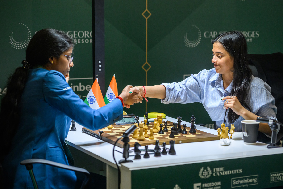 Vaishali Rameshbabu, Divya Deshmukh