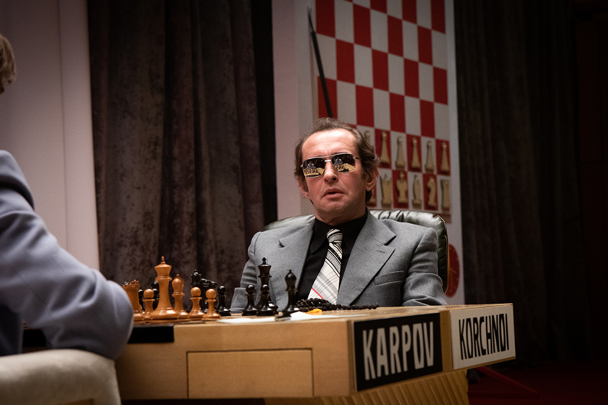 World chess champion Anatoly Karpov left plays with the USSR Pilot