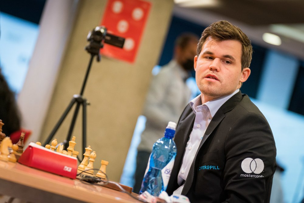 ChessBase India - We have breaking news coming in from Round 6 of the  Julius Baer Generations Cup - Magnus Carlsen has just resigned his game  against Hans Niemann after 1. d4